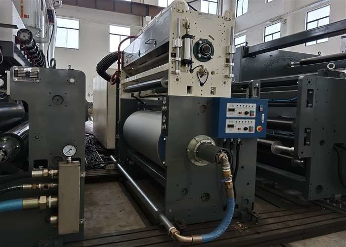 Capacità 200 - 400 kg/ora Macchina di laminazione per rivestimento per estrusione Max. Velocità di rivestimento 200 M/min
