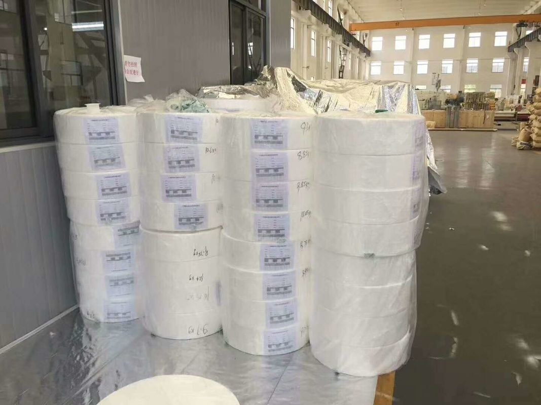 Macchina del panno soffiata colata di velocità veloce, non tessuto facendo bianco a basso rumore e blu a macchina con un foro di 2400 filiere