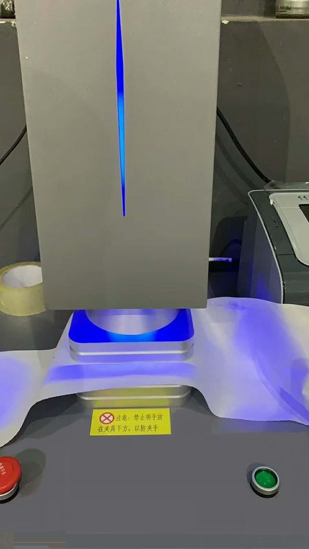 macchina di prova soffiata colata del tessuto di 25gsm 260mm, non tessuto che fa bianco e grey della macchina di prova