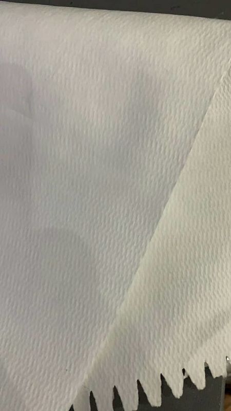 Macchina del panno soffiata colata di velocità veloce, non tessuto facendo bianco a basso rumore e blu a macchina con un foro di 2400 filiere