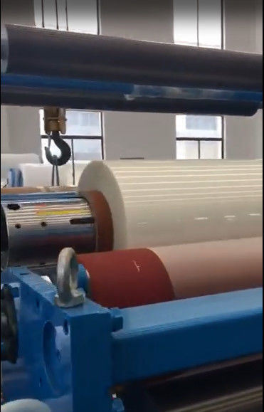 Macchina per la laminazione di pellicole protettive in bianco e blu