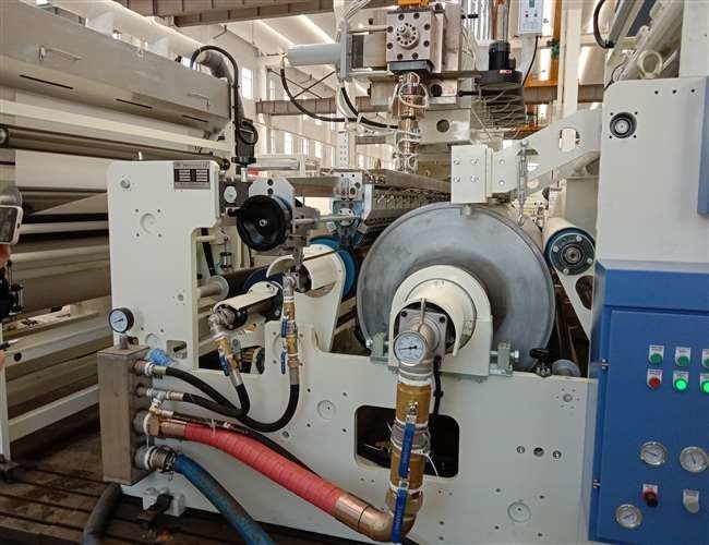 Carta - macchina di laminazione automatica di carta di imballaggio di plastica con il sistema di raffreddamento rapido in bianco ed in blu
