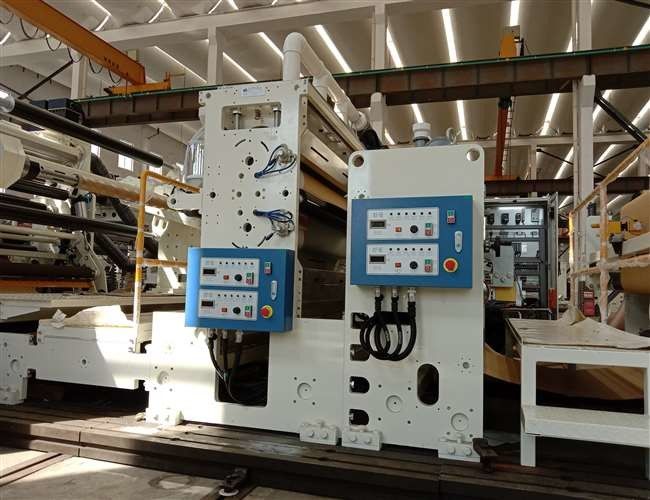 Carta - macchina di laminazione automatica di carta di imballaggio di plastica con il sistema di raffreddamento rapido in bianco ed in blu